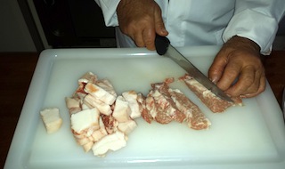 taglio lardo e carne per nduja calabrese